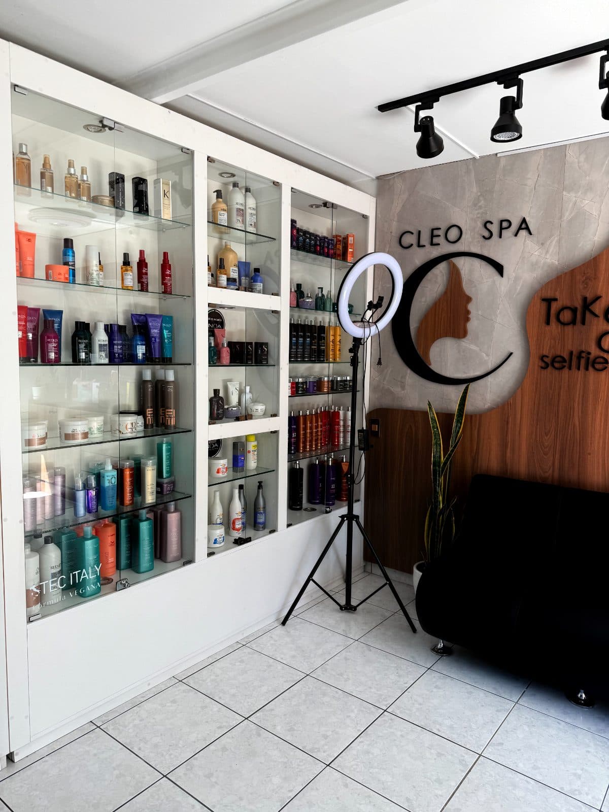 Displays de productos profesionales en Cleo Spa