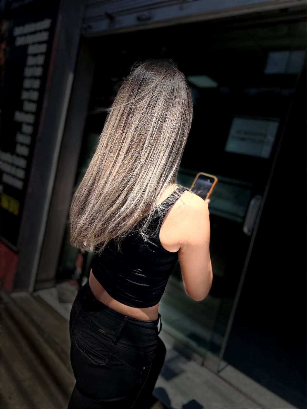 Balayage ceniza con brillo en Cleo Spa